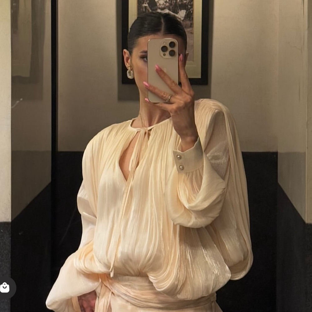 Ivory off white luxurious mini dress with puff sleeve ruffle hem flowy oversized - Picture 10 of 15